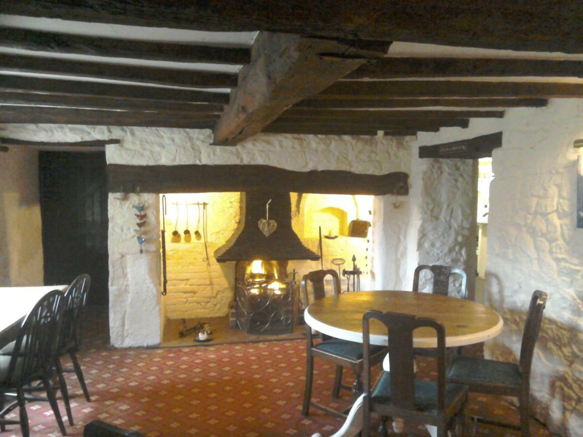 The Crown Inn Alvediston Exteriér fotografie