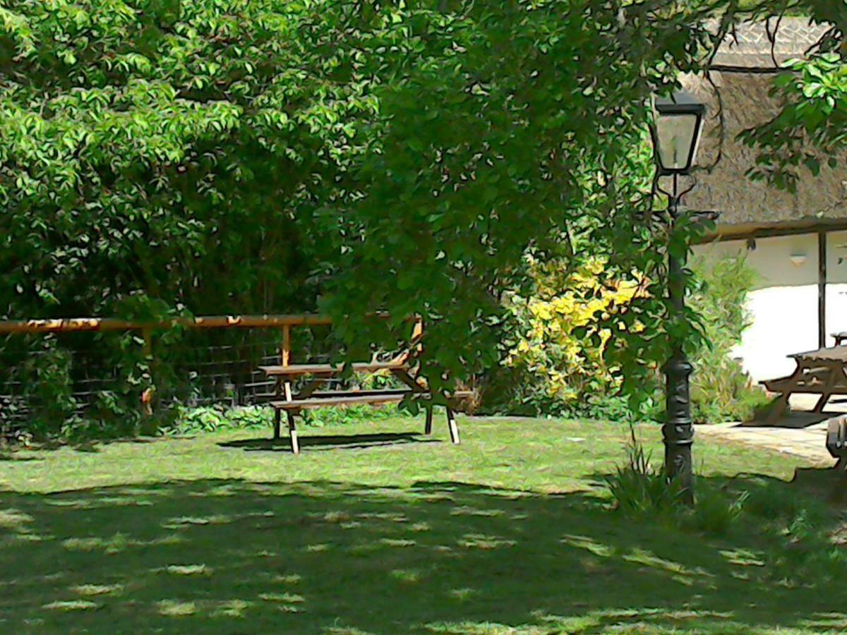 The Crown Inn Alvediston Exteriér fotografie