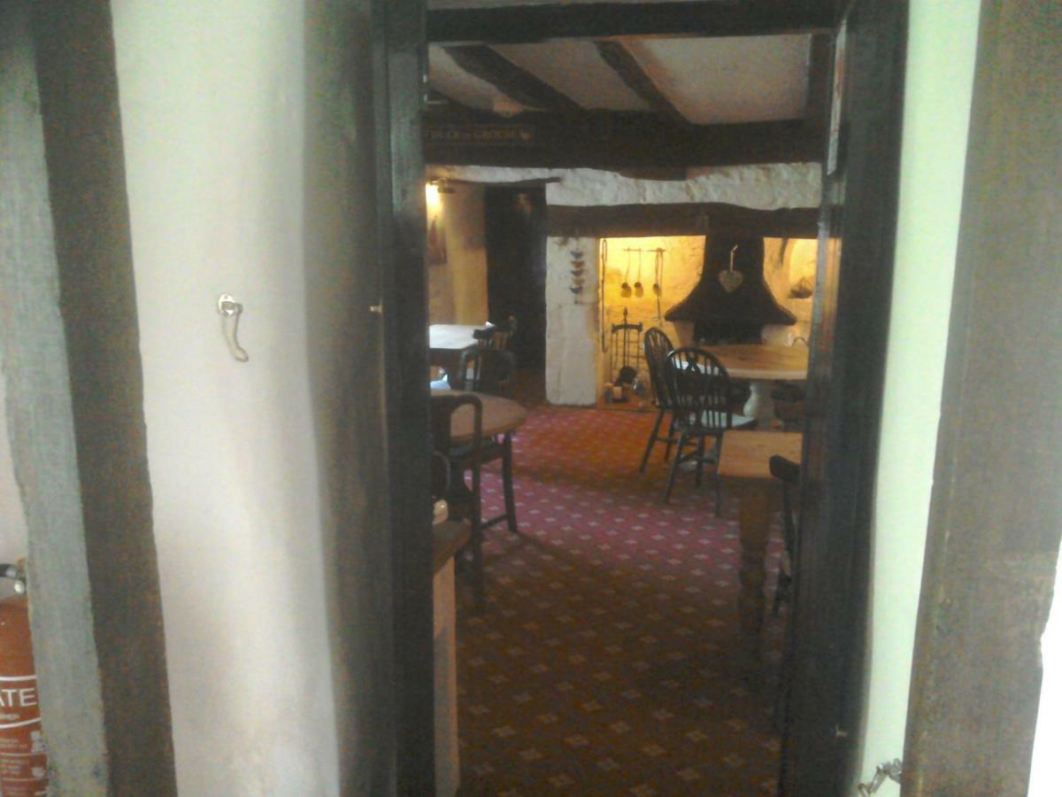 The Crown Inn Alvediston Exteriér fotografie